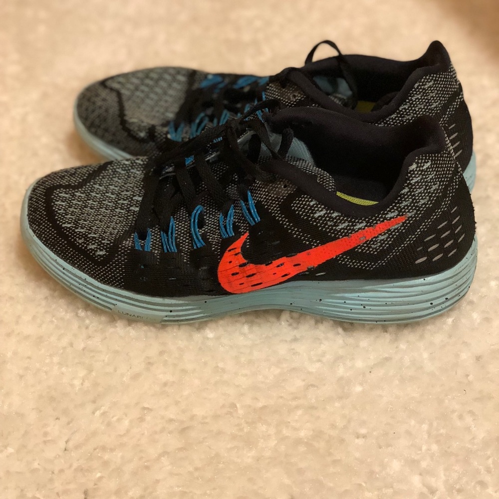 Nike’s size 8